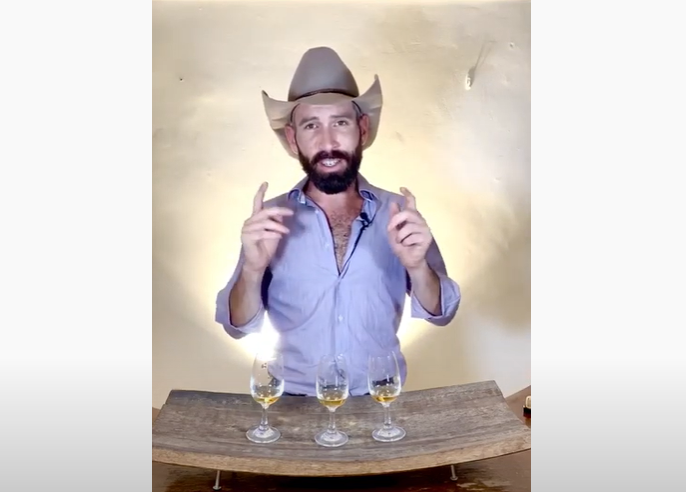 Watch Australia’s leading whiskey judge Pete Stevens, aka “whiskeypete_” mix his whiskey with Aqui-Live* Still.